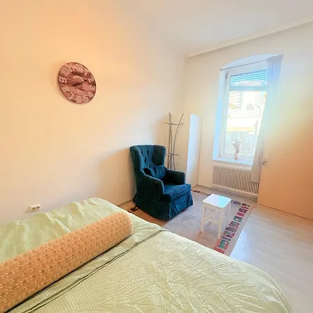 Beenie 20 3* Λιντς